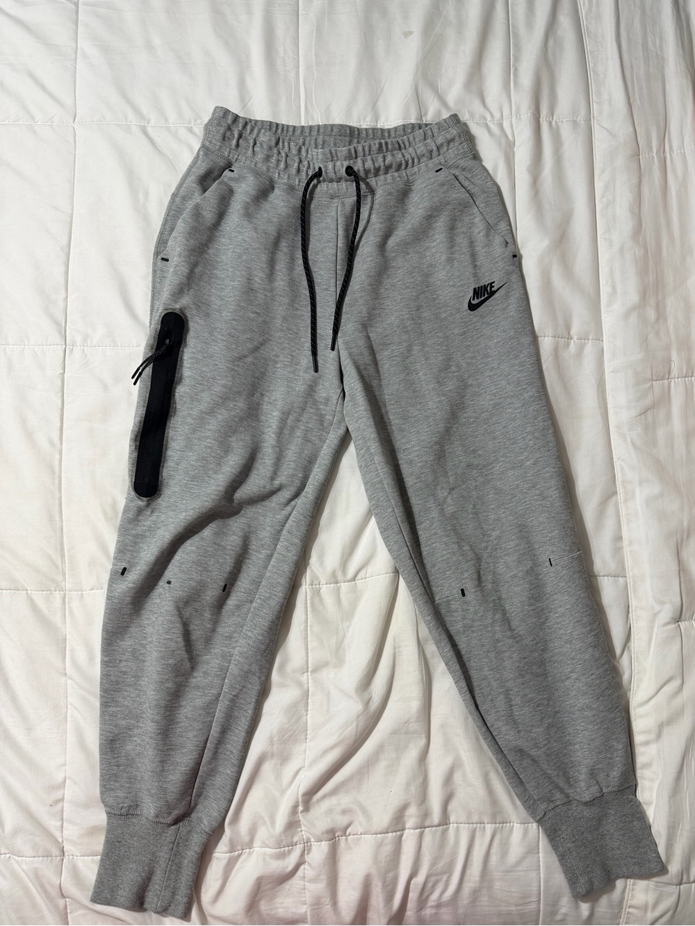 Nike Tech Fleece Joggers – Gray/Black – Size Small